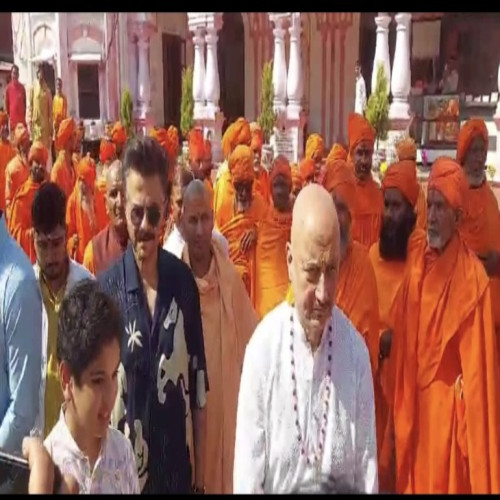 हरिद्वार में अनिल कपूर के साथ जन्मदिन मना रहे एक्टर अनुपम खेर
